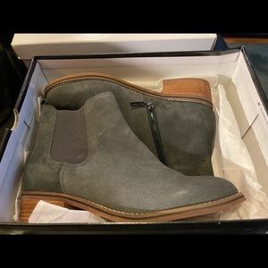 AQUA COLLEGE CO WATER PROOF BOOTS SUEDE GRAY SIZE 9.5